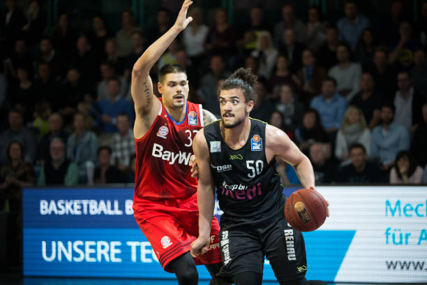 由广州队球 由广州队球