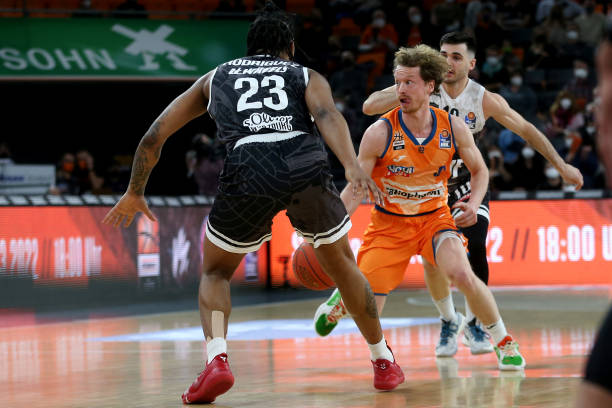 德约科维奇横扫迪米特洛夫，距离百冠只差一步.