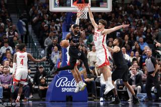 背后有两大 背后有两大