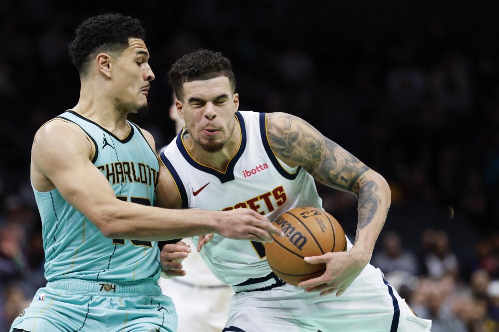 维伦纽夫谈西班牙站撞车：拉塞尔违规在先 维斯塔潘报复成了双重意义的受害者