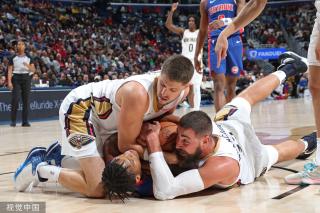 里约网球公开赛：科梅萨纳爆冷逆转兹维列夫晋级四.