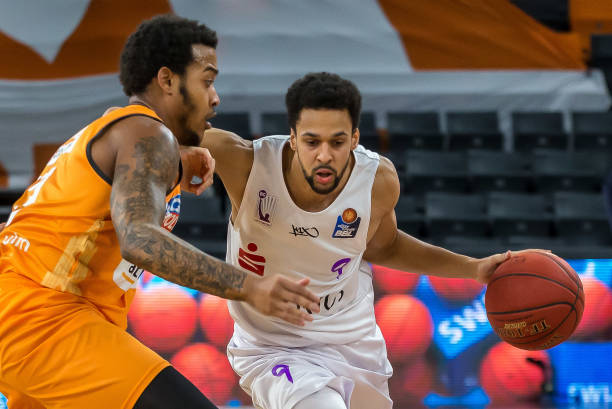 为球迷送上 为球迷送上